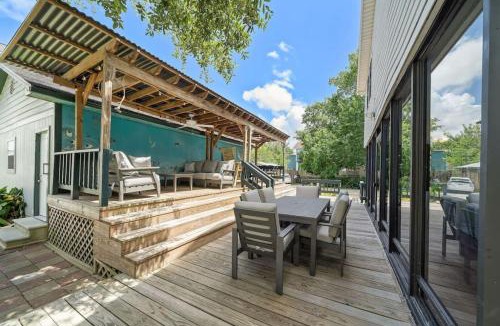 Clear Lake Shores House | Cozy home close to Kemah Boardwalk with game room