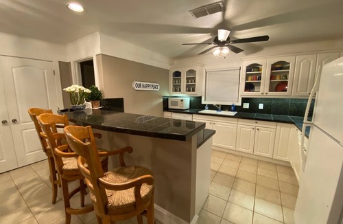 Azle House | Cozy Lakefront Cottage on Eagle Mountain Lake
