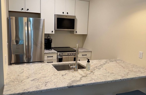 Dodds Addition Apartment | Cozy Lakeview Stay by the Beach