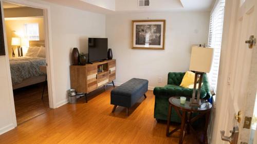 Piedmont Heights Apartment | Cozy Midtown Garden Apartment | Walk the Beltline.