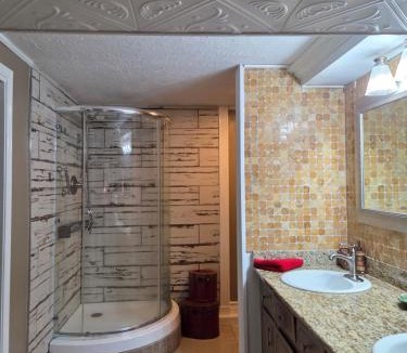 Hampton House | Cozy Mobay