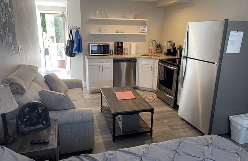 Southern Coast Apartment | Cozy new efficiency close to beach and shopping