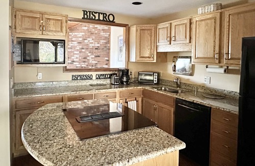 North Conway Condo | Cozy Private Winter Retreat, 5 min to Cranmore, 10 to Attitash, 3 mins to town