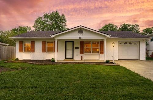 Gahanna House | Cozy Ranch King Bed & Pet Friendly - Fenced Yard