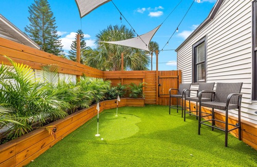 Sun Bay South House | Cozy Spa Home blocks away from Bayshore, Dining, in a beatiful nieghborhood.