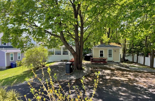 Ogunquit Apartment | Cozy studio in downtown Ogunquit - 10 min walk to beach and Marginal Way