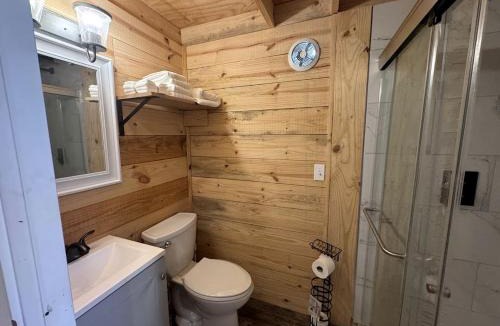 Mineral Wells House | Cozy Tiny Cabin with Rustic Charm near Mineral Wells, Texas
