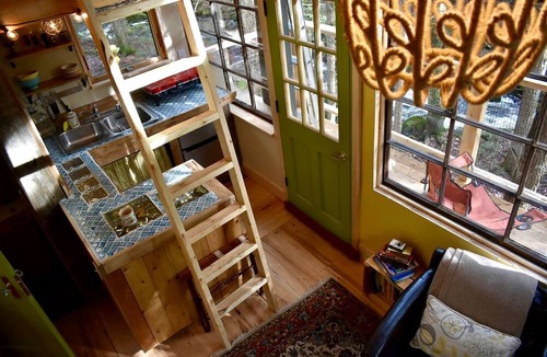 Hardwick RV Rental | Cozy Treehouse with Sauna in Hardwick, VT