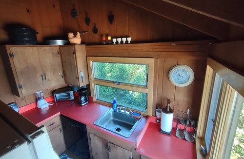 South Bristol Cabin | Cozy waterfront log cottage with huge outdoor living area.