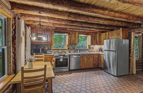 Bushkill Cabin | Creekfront Rustic Log Cabin