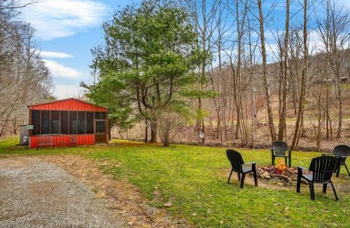 Laurelville House | Creekside Hideaway