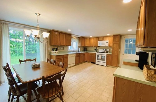 North Conway House | Crescent Cape -Great location/Family Friendly/Dog Friendly/Private