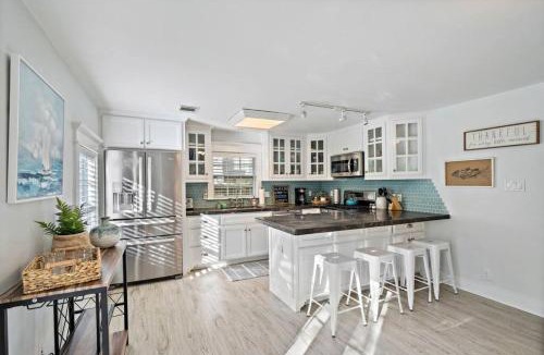 Clear Lake Shores House | Cute bungalow with massive deck and fire pit, walk to Kemah Boardwalk