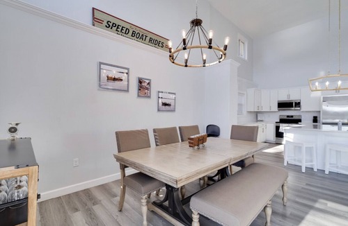 Jamestown House | Deer Brook Lake House