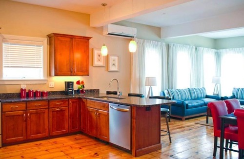 Kennebunk Resort | Deluxe 2 Bed/Bath condo in the heart of Americana historic Main St. 84 Main