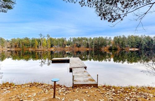 Lake Arrowhead House | Dock! Dog-Friendly Lakefront Gem in Southern Maine