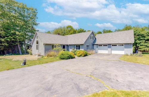 New Harbor House | Dog-friendly beach house with WiFi, private washer/dryer, deck, beautiful views