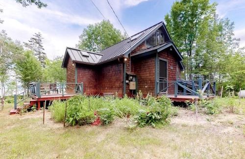 Northeast Somerset House | Dog-Friendly Lakefront Home w/Deck, Firepit, Water Views & Games