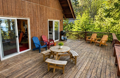 Northeast Somerset Cabin | Dog-Friendly Lakefront Cabin with Dock & Firepit