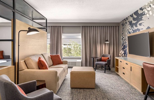 Dublin Hotel | DoubleTree by Hilton Columbus Dublin