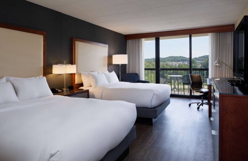 Mars Hotel | DoubleTree by Hilton Pittsburgh - Cranberry