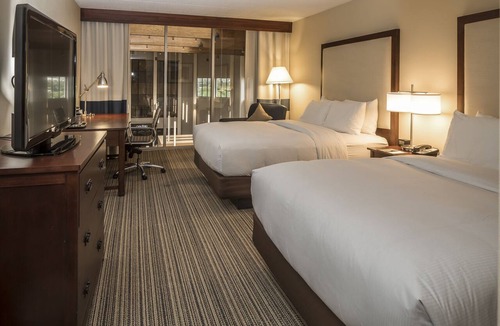 Mars Hotel | DoubleTree by Hilton Pittsburgh - Cranberry