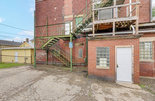 Lancaster Apartment | Downtown Apt: 23 Mi to Hocking Hills State Park