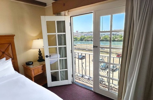 Western Division Hotel | Downtown Laredo Stay with Two Pools, Airport Shuttle, Grill & Hot Tub