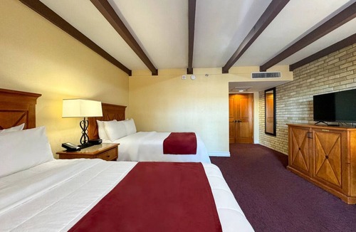 Western Division Hotel | Downtown Laredo Stay with Two Pools, Airport Shuttle, Grill & Hot Tub