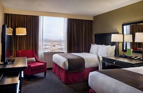 Little Tokyo Hotel | Downtown Stay Near Union Station Hub: Seamless Access to LA Transit l 2 Rooms