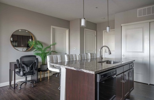 Downtown Columbus Apartment | Downtown Views from a Stylish 2BR with Balcony