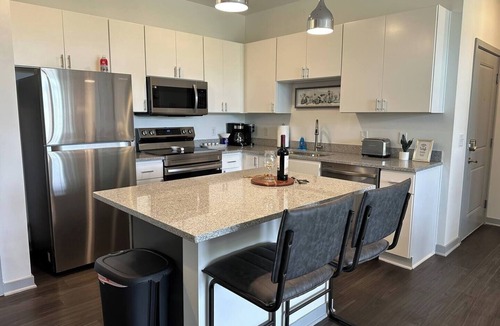 Tuttle West Apartment | Dublin 1BR | Pets OK | King bed | 0 stairs