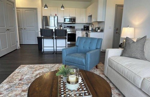Tuttle West Apartment | Dublin 1BR | Pets OK | King bed | 0 stairs