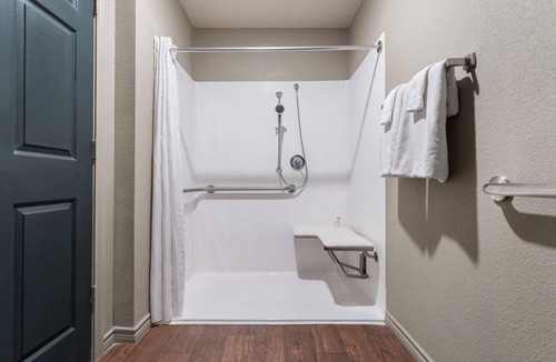 Big Spring Hotel | Eagle's Den Suites Big Spring a Travelodge by Wyndham
