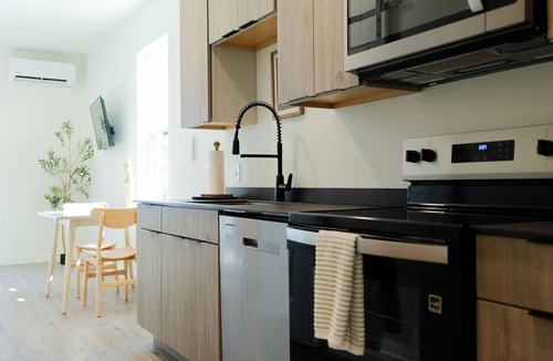Franklin Park Apartment | East Market Columbus Modern Apartment