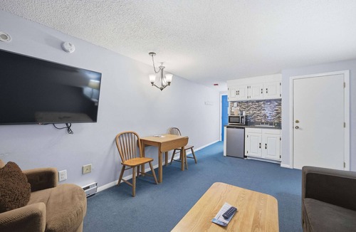 North Conway Condo | Eastern Inn Aspen Lodge Suite for 4