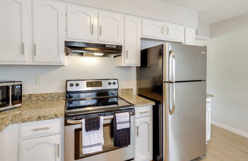 Bryan Apartment | Easy Tailgate Access! Home 3 Mi to College Station