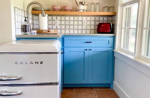 Ingram Cabin | Efficiency-Style Cabin with Spa Lovely for a Couples Escape in Hunt, Texas