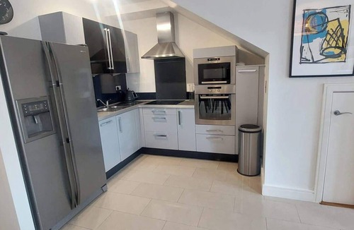 Shankill Apartment | Elegantly Refurbed 2BD in Shankill - 3km from Bray