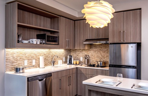 Coliseum Central Hotel | Element by Marriott Hampton Peninsula Town Center