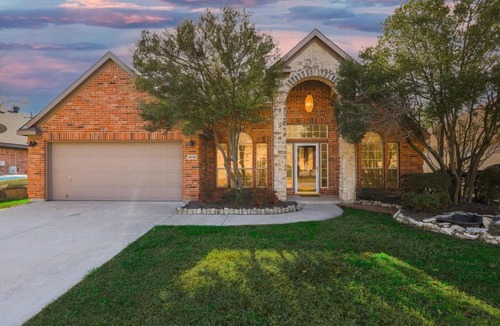 Fossil Creek House | Elite 4BR 2BA Holiday Home with Hot Tub, Pool, and BBQ