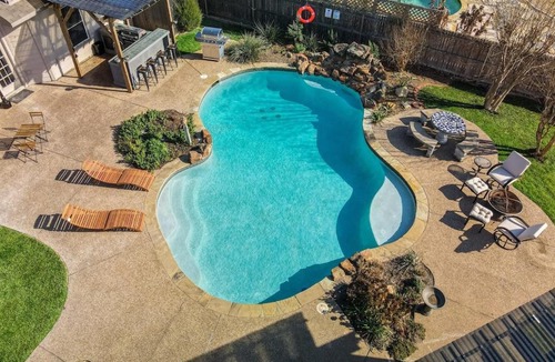 Fossil Creek House | Elite 4BR 2BA Holiday Home with Hot Tub, Pool, and BBQ