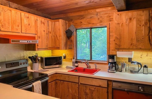 North Conway Ski Chalet | Enchanted N. Conway One-of-a-Kind Family Retreat