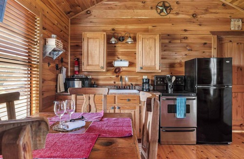 Fredericksburg Cabin | Enchanted Rockview Cabin 1 | King bed