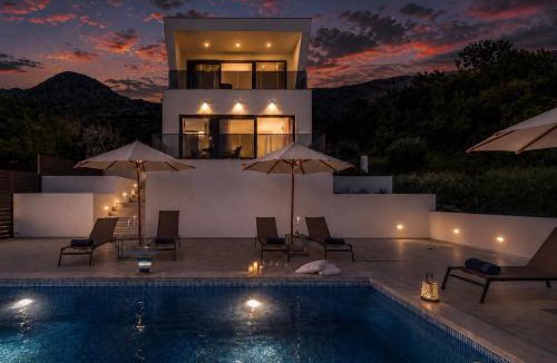 Plat Villa | Exclusive Villa Belenum with breakfast,gym,sauna