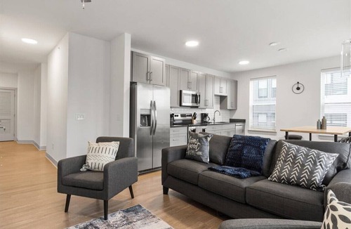 East Walnut HIlls Apartment | Experience Cincinnati! Walkable Modern Condo