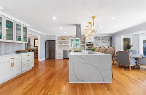 Portsmouth House | Experience Timeless Luxury at Cavalier Manor on a Lake