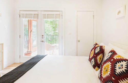 West End Condo | Explore Downtown Austin from a Hip Condo with a Balcony