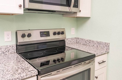 East Ocean View House | Extended Stay Ocean View 1BR | 1 Block to Beach | Free Tesla EV Charger