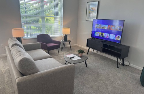 Columbus Apartment | Fabulous on Federated with A/C, top floor, enclosed balcony!